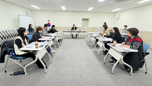 1128 구리시, ‘외국인 주민·다문화가족 지원협의회’ 개최… 2026년 지원 정책 본격 논의1.jpg