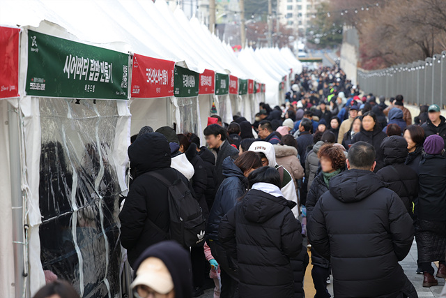 [보도사진2]2024년 크리스마스 마켓.jpg