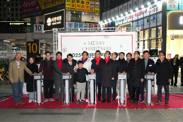 (사진1)겨울빛으로 물든 미사문화거리…하남시, ‘2025 성탄트리 문화행사’ 개최.jpg