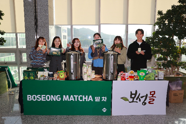 1-2. 보성군, 12월 달모임에서 ‘보성몰·보성말차 특별 홍보’ 실시_보성군은 지난‘달모임’에서‘보성몰·보성말차 특별 홍보 행사’를 진행했다.jpg