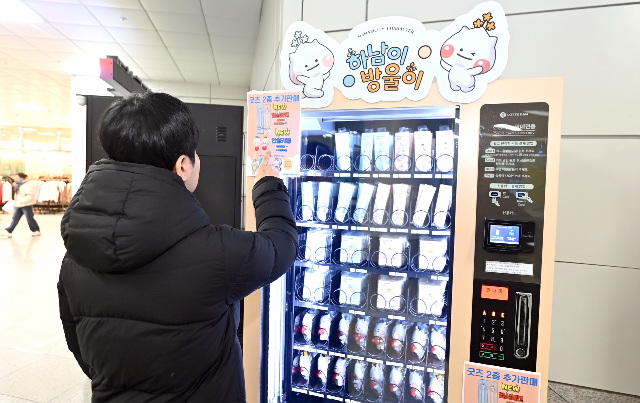 (사진1)“하남이·방울이 미사·하남시청역에서 만나요”…하남시 캐릭터 굿즈 자판기 운영 시작.jpg