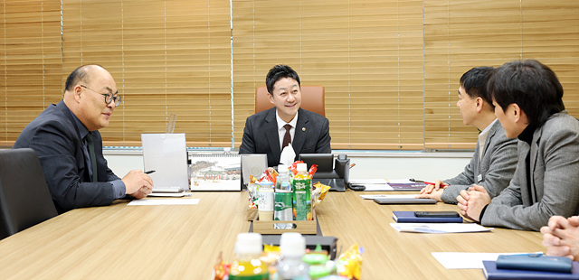 251205_김진경 의장, 시흥 AI 혁신클러스터 조성 사업 면밀 점검 (2).jpg