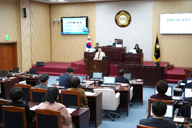 251218 제235회 안성시의회 제2차 정례회 제3차 본회의 개최.jpg