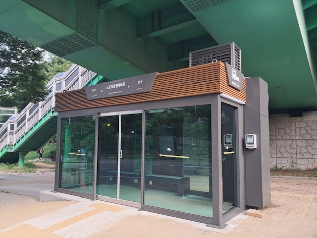 2. (시민안전과) 버스정류장 스마트 쉘터 한파쉼터.jpg