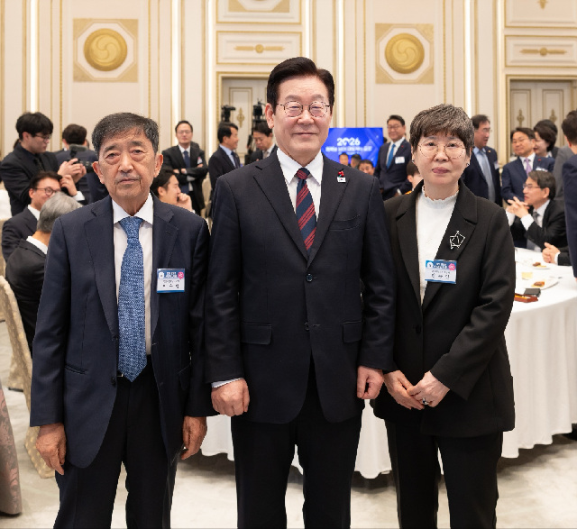 [전달보도자료]'2만 시간의 기적' 일군 권순인 이구범 부부, 대통령표창 수상.jpg