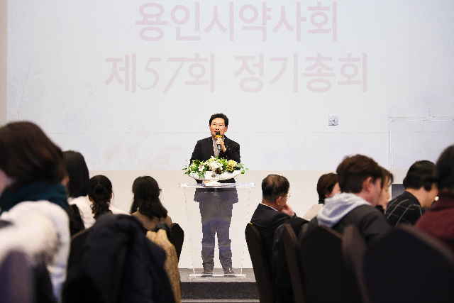 3-4. 용인특례시는 10일 기흥 ICT밸리컨벤션에서 용인시약사회와 ‘찾아가는 방문약사 약물관리사업’ 업무협약을 체결했다.jpg