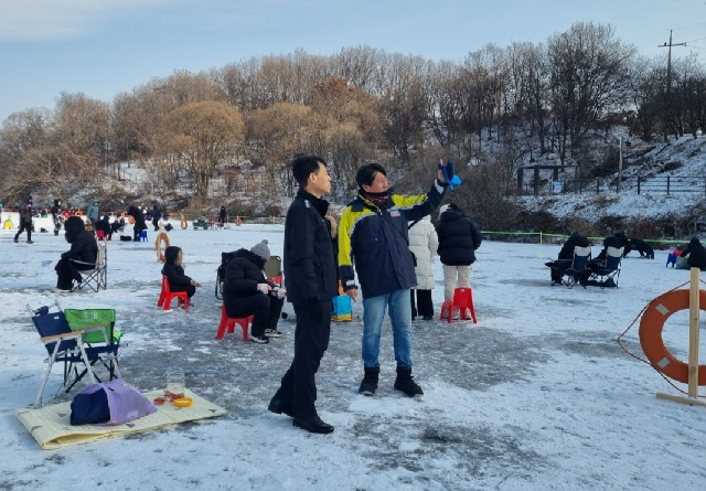 장진식 안성소방서장, 행사관계자.jpg
