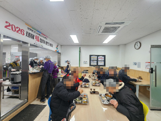 [전달보도사진2]하남시감일종합사회복지관,설맞이 온(溫)기종기 나눔행사 성료.jpg