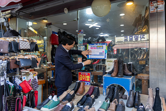 260313_[사진자료] 경상원, ‘통큰 세일’ 앞두고 양평 물맑은시장 현장 점검 (2).jpg