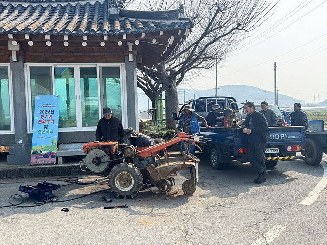 2-2. 보성군, 2026년 농기계 순회 수리 행정서비스 지원_지난 3월 12일부터‘농기계 순회 수리 및 안전교육’을 하고 있다.jpg