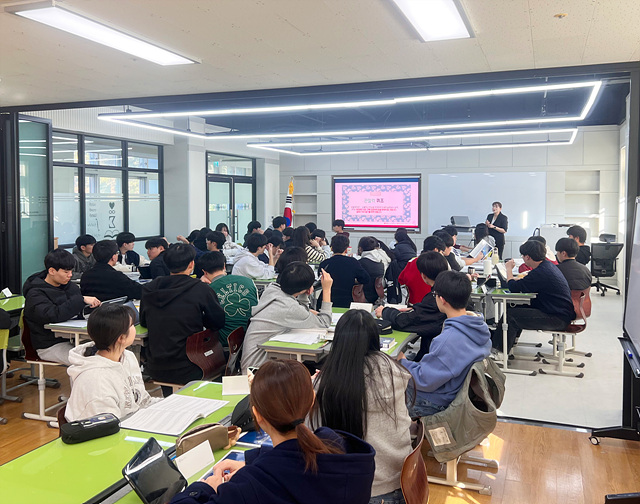 1-1. 보성군, 2026년도 명문대·우수학과 합격생 72명 ‘명문고 육성 지원’ 가시화_보성고 학생들이 명문고 육성 지원사업의 심화수업을 듣고 있다.jpg