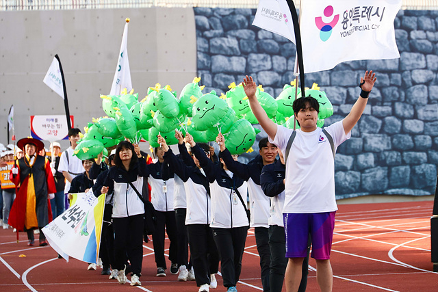 9-5. '제72회 경기도체육대회 2026 광주'에 출전한 용인특례시 선수단의 모습.jpg