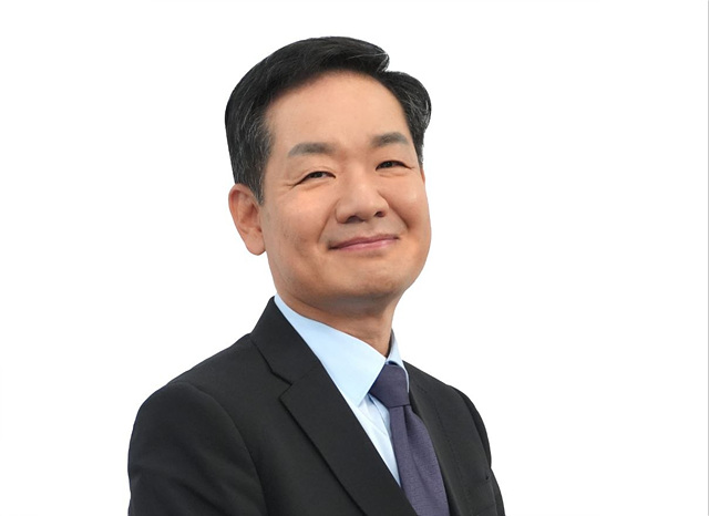 안민석캠프_김상일_정치평론가_대변인_임명_미래형_경기교육전환비전_전달(보도사진)_0507.jpg