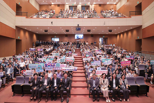 4-5. 이상일 용인특례시장은 4일 오전 직원들과 만나 인사를 나누고 감사의 뜻을 전했다.jpg