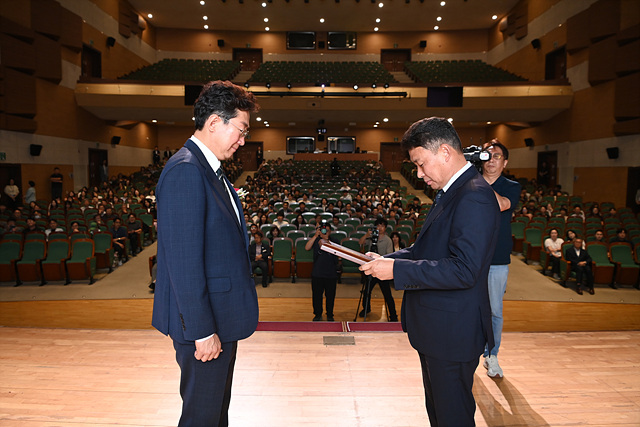 민선8기 원주시장 이임식 개최...시민과 함께한 4년, 감사의 마음 전해 (4).jpg