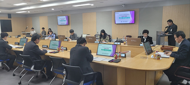 1. 용인특례시는 ‘2026년 하반기 적극행정 우수사례’ 공모 결과 총 89건을 접수했다. 사진은 지난 2월 제1회 적극행정위원회.jpg