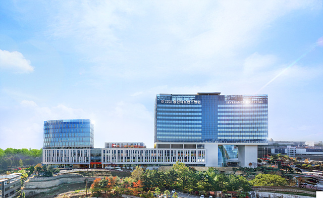3-2. 연세대학교 용인세브란스병원 전경(정면).jpg