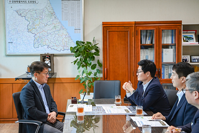 구자열 원주시장, 주요 현안 해결 위해 강원특별자치도청 방문.jpg