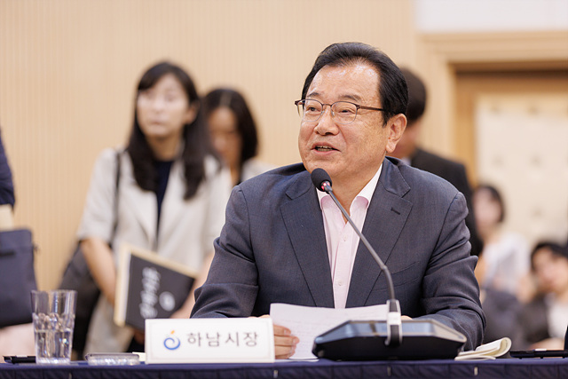 (사진2)이현재 시장, 추미애 도지사에 국가정원·K-컬처 복합콤플렉스 동시 개발 건의.jpg
