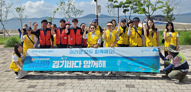 260729_[사진자료] 경상원 남부총괄센터, 시흥서 ‘경기바다 함께해(海)’ 연안 정화 활동 진행.jpg
