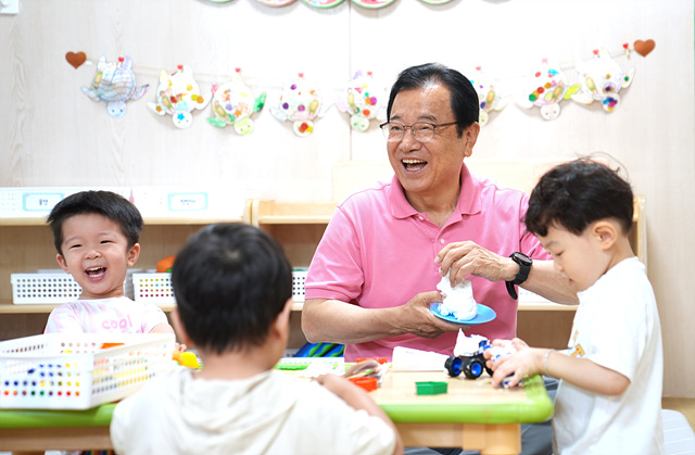 (사진3)“늦더위 속 시민 안전 끝까지 챙긴다”… 이현재 시장, 무더위쉼터 현장점검.jpg