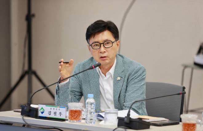 1-2. 보성군은 김철우 군수가 지난 26일 청와대 충무실에서 열린 ‘제10회 중앙지방협력회의’에 기초지방정부 대표로 참석했다_사진은 지난해 9월 16일 민선8기 제8차 전남시장군수협의회에 참석한 김철우 보성군수.jpg