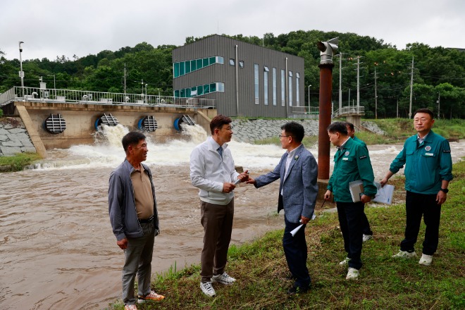 1-1. 보성군, 대한민국 역대 4번째 시우량에도 8년간 쌓아온 재해 예방으로 지켰다!_ 2024. 7. 1. 보성군 배수펌프장 현장 점검 모습.jpg