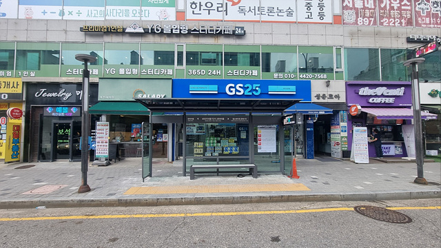 3-2. 승차대를 교체한 내대지마을7단지 버스정류장.jpg
